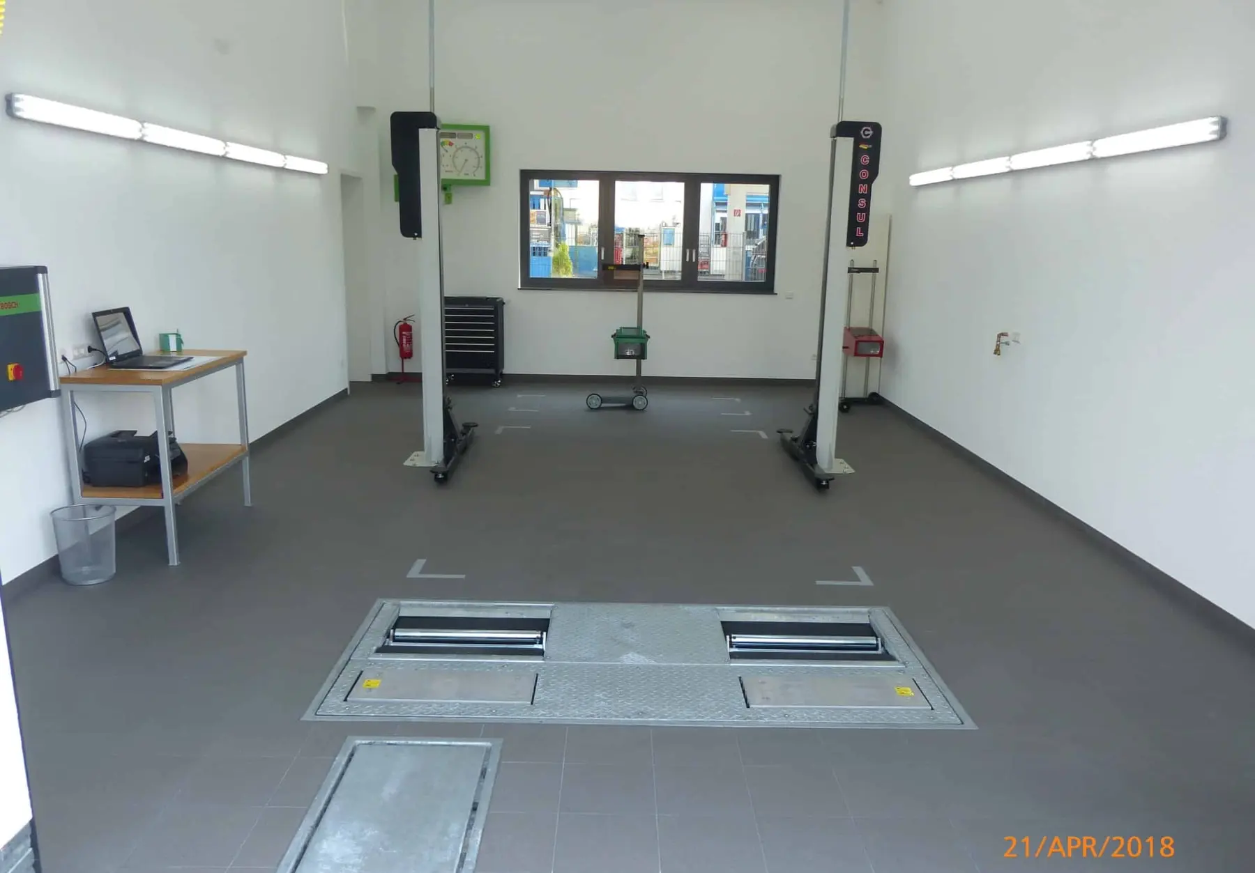 Moderne Prüfhalle nach StVZO Anlage VIII